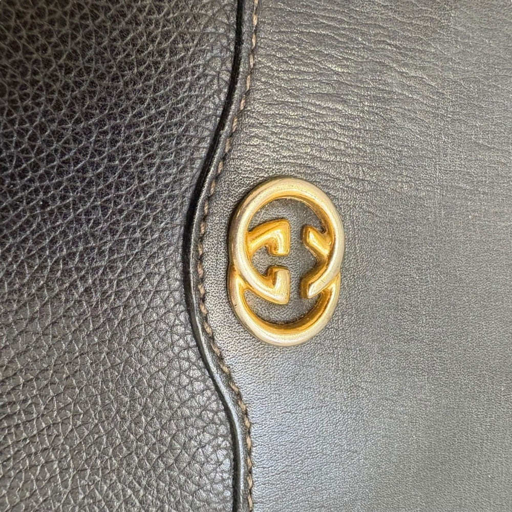 Gucci vintage black pebbled leather messenger bag - Picture 11 of 14